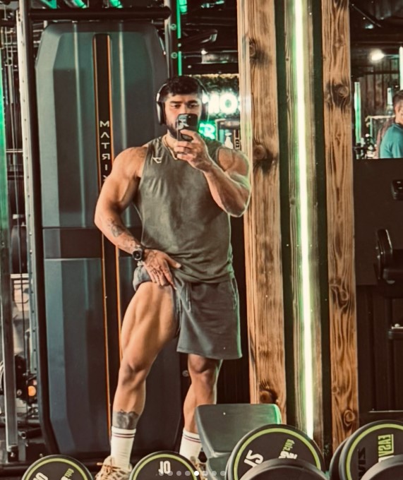 Arash Alikhaniyan in the gym showing conditioning